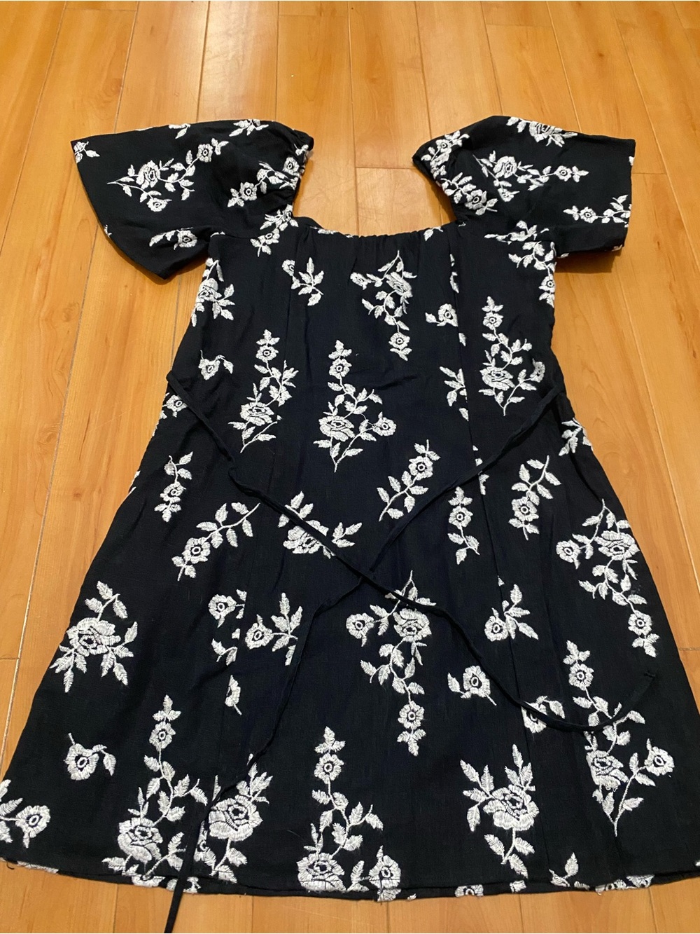 Abercrombie & Fitch Black Floral Off-Shoulder Dress